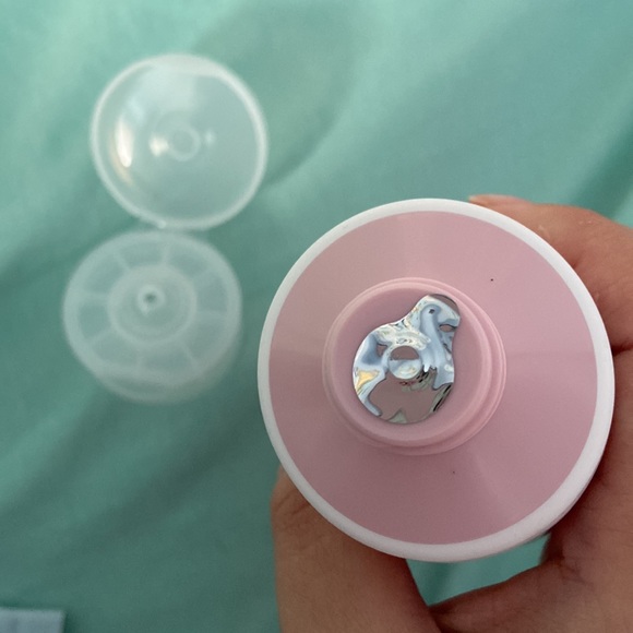 Innisfree Dewy Glow Jam Cleanser with Jeju Cherry Blossom - Picture 3 of 6